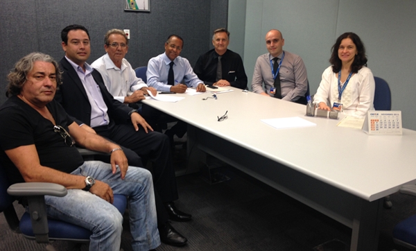 Participantes do ato de convênio assinado entre Prefeitura de Rifaina e Caixa Econômica Federal (Foto HR Multimídia)